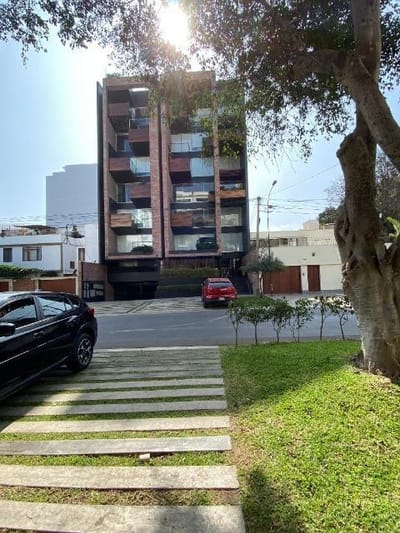 BONITO DEPA ALQUILER FONDO Y VISTA PARQUE MIRAFLORES LIMITE SAN ISIDRO