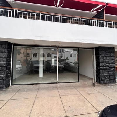 LOCAL COMERCIAL CON PUERTA A LA CALLE SAN ISIDRO