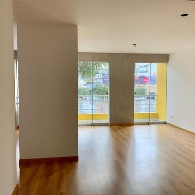 Departamento Venta Miraflores con vista a la calle