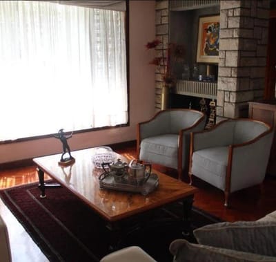EN VENTA CASA DE m FRENTE A PARQUE EN MIRAFLORES