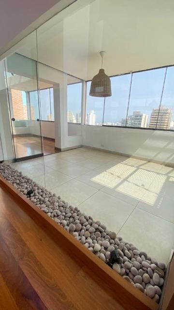 MODERNO PENTHOUSE EN VENTA EN EL DISTRITO DE SAN ISIDRO