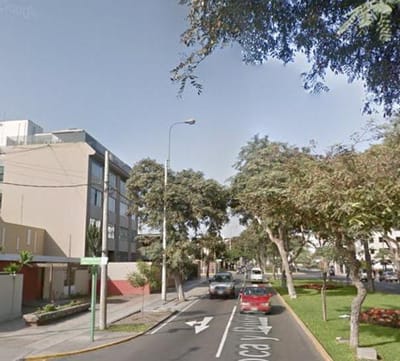 Casa en Esquina Como Terreno ml x ml Av Roque y Boloa Aurora Miraflores