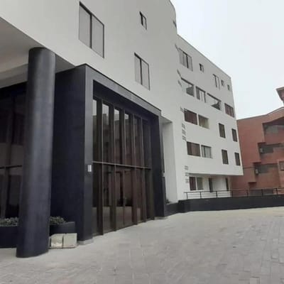 VENDO O ALQUILO EXCLUSIVO DEPARTAMENTO FRENTE AL GOLF