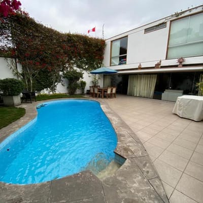 BAJA DE PRECIO CASA CON PISCINA EN SAN ISIDRO!!!!!!!