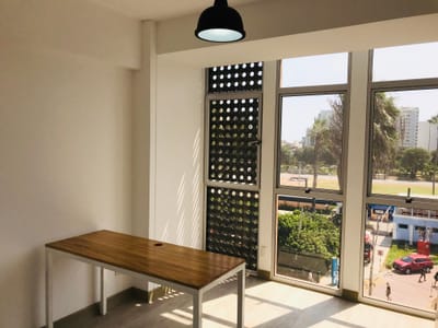 Oficina implementada en Edificio en Barranco - Cerca a límite on Miraflores