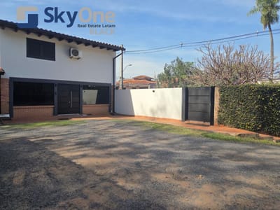 ALQUILO CASA DE 3 DORMITORIOS EN CONDOMINIO – BARRIO MARISCAL ESTIGARRIBIA