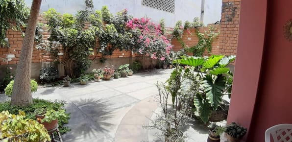 CASA EN CALLE OCHARAN CERCA A LARCOMAR.