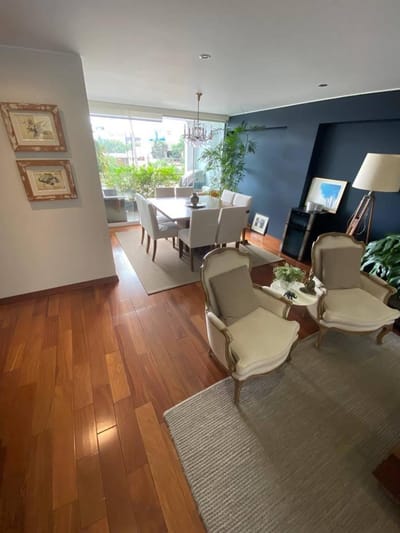 Venta de Moderno departamento en Chacarilla!