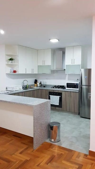 MIRAFLORES/ Vendo Moderno Flat· 123m2,3 Dorm. 2 baños 2 Est, 01 dep.3 años ant.