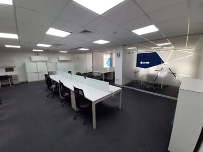 ALQUILO OFICINA 145MT2, 2 COCHERAS, 2 BAÑOS, 1 KITCHENET, 2 DIRECTORIOS