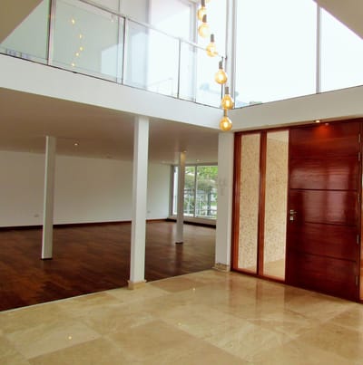 VENTA DE CASA DE DOS PISOS MÁS 1000M2  - COUNTRY CLUB - SAN ISIDRO