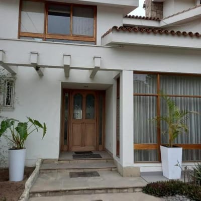 Venta de hermosa y acogedora Casa casi Frente a Parque en Miraflores!!
