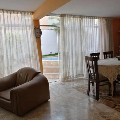 Oferta Venta de amplia casa c parque en cresidencial en Maranga