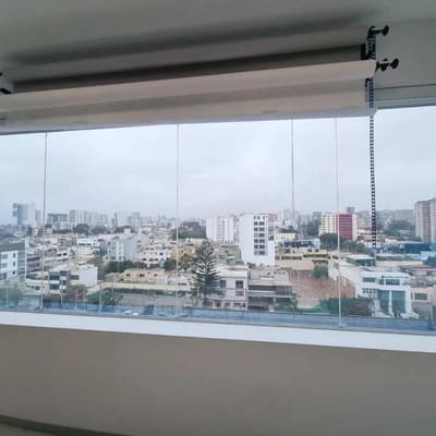 VENDO OFICINA EN TORRE EMPRESARIAL VERTICE  con Areas Comunes