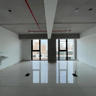 VENDO OFICINA EN MIRAFLORES AV LA MAR