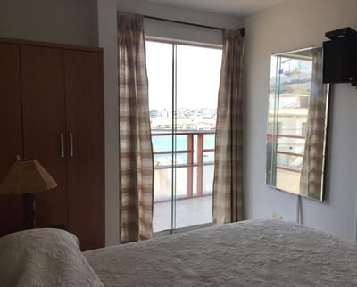 Frente al mar, terraza, amoblado, para pareja.