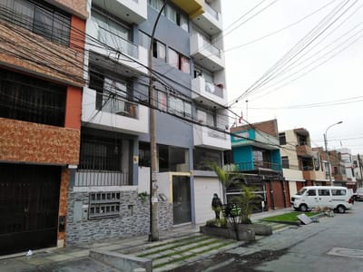 1er Piso, la mejor zona, Urb. Covida.