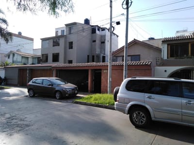 Casa como Terreno de 304.50m2 en Los Rosales a $1,480xm2