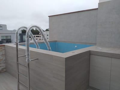 Dúplex de estreno en surco. 3 dormitorios con baño incorporado. con piscina