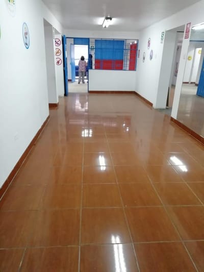 Estupendo local 200 M2, 8 ambientes