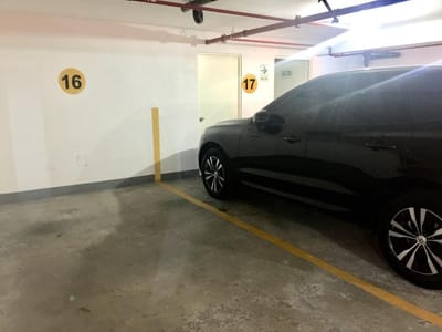 VENTA - 1 ESTAC. PARALELO + 1 DEPÓSITO SINCHI ROCA FRENTE A PARQUE CASTILLA