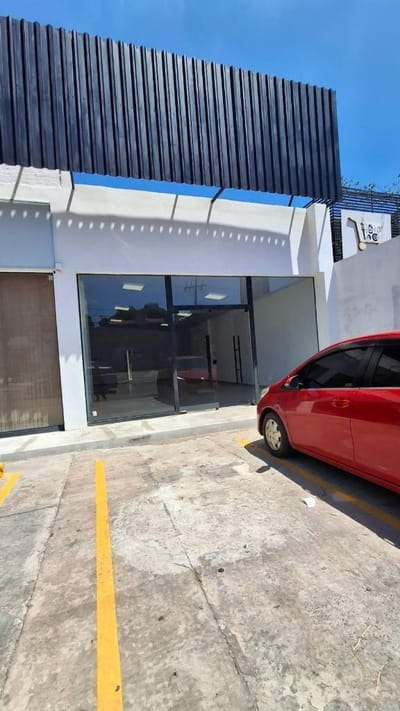 ALQUILO SALON COMERCIAL SOBRE STA TERESA