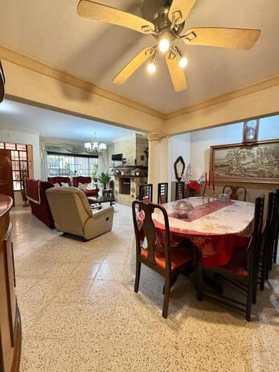 VENDO AMPLIA PROPIEDAD EN EL BARRIO LA ENCARNACION IDEAL PARA DESAROLLOS