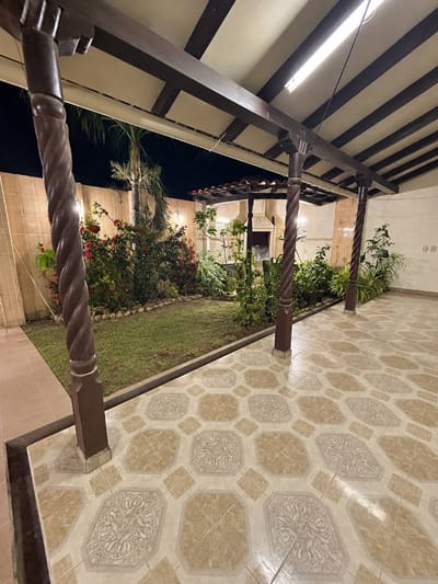 CASA COMERCIAL  SOBRE AVENIDA
