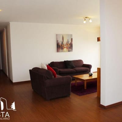 Se vende amplio Departamento de 2 Dorm. con Piscina