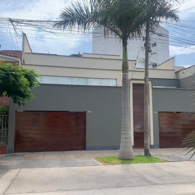 Vendo casa con inmejorable ubicación San Antonio Miraflores