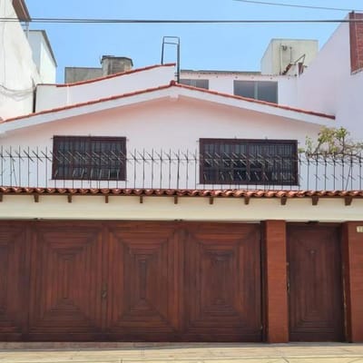 OCASIÓN EXCELENTE CASA 4 DORM. URB. HIGUERETA SURCO