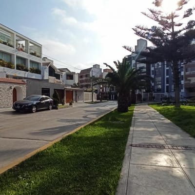 VENDO CONSERVADO DPTO EN 1ER PISO EN S. BORJA FRENTE A PARQUE CERCA A RAMBLA