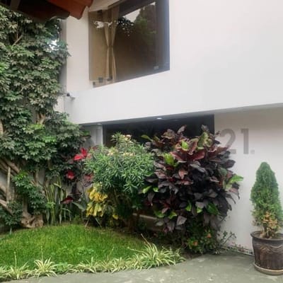 VENTA DE LINDA CASA CON PISCINA EN LA MOLINA