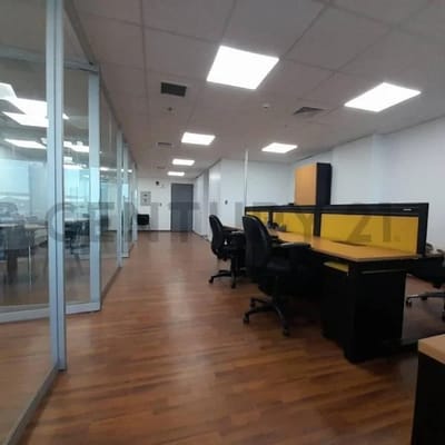 ALQUILO AMPLIA OFICINA DE  M EN JESS MARA
