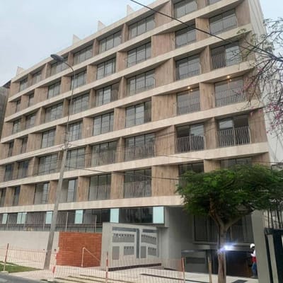 EXCLUSIVO DEPARTAMENTO EN PRIMER PISO MIRAFLORES AURORA