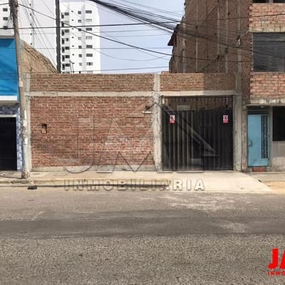 TERRENO DE 200 M  EN AV. BRASIL Y  AV. 28 DE JULIO CERCA A REST. FONSECA
