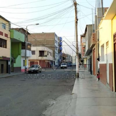VENDO LOCAL PRIMER PISO EN LA URB. SANTA MARÍA CERCA A ÓVALO GRAU