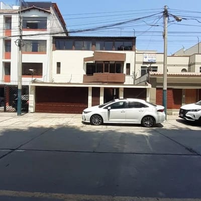 VENDO LINDA CASA LA CASTELLANA  SURCO  DORM   AC  M  PFAMILIA GRANDE