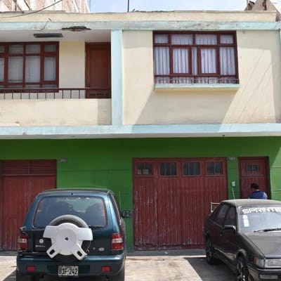 Precio de Ocasion - Remate Total - Casa de 2 pisos mas aires - 290mt