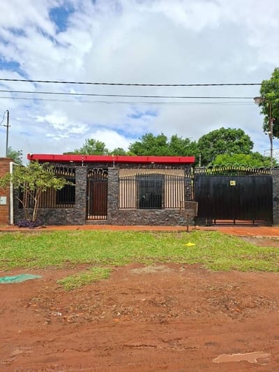 En Venta Coqueta casa de 360m2 en Itapuami - Luque