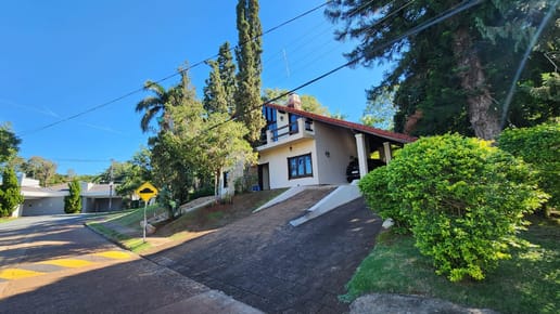 VENDO HERMOSA CASA EN EL PARANA COUNTRY CLUB