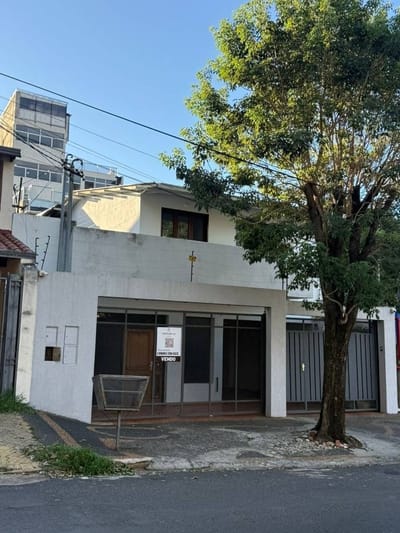 VENDO HERMOSA CASA DE DOS PLANTAS Barrio Hipódromo, Asunción