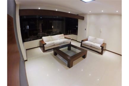LUJOSO DEPARTAMENTO AV. ALEMANA ENTRE 2DO Y 3ER A