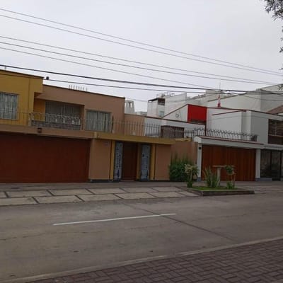 CORPAC TERRENO LINDO, FRENTE A PARQUE, CONSTRUCCIÓN HASTA 4 PISOS
