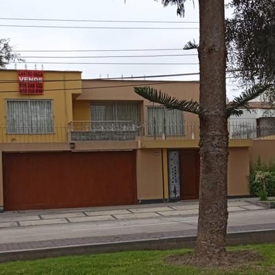 FRENTE A PARQUE CORPAC SAN ISIDRO ESTUPENDA CASA A PRECIO DE TERRENO