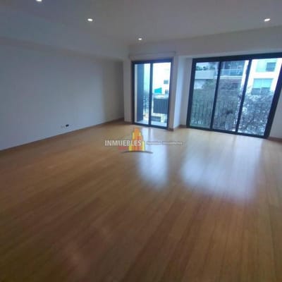 MODERNO DEPARTAMENTO DE 2 DORMITORIOS + 2 COCHERAS CERCA A LARCOMAR – MIRAFLORES