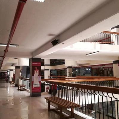 OPORTUNIDAD: EN VENTA  TIENDA EN EL CENTRO COMERCIAL DE CHACARILLA!!