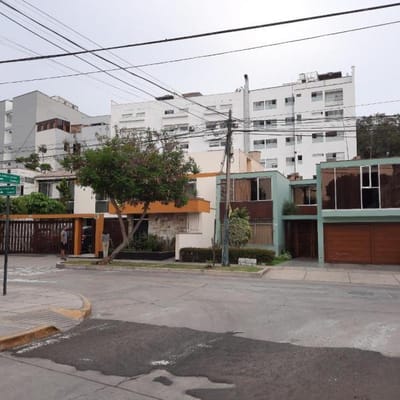 VENDO DOS CASAS COLINDANTES COMO TERRENO  MTS