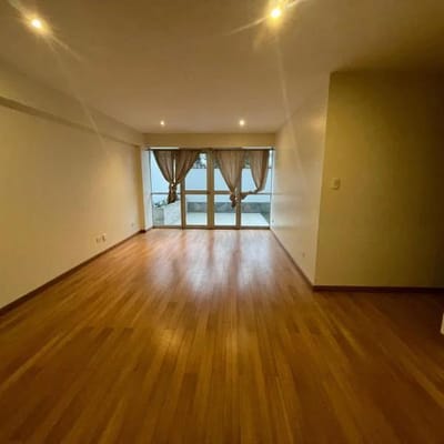 Alquilo 3 dorm primer piso con jardín