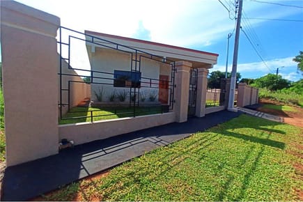 Casa tipo Minimalista en Venta en Ñemby Cañadita